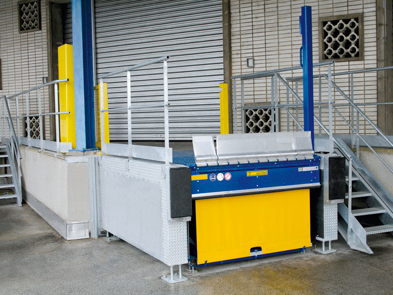 L'implantation d'une table élévatrice de quai est la solution de nombreuses configurations de dock de chargement.