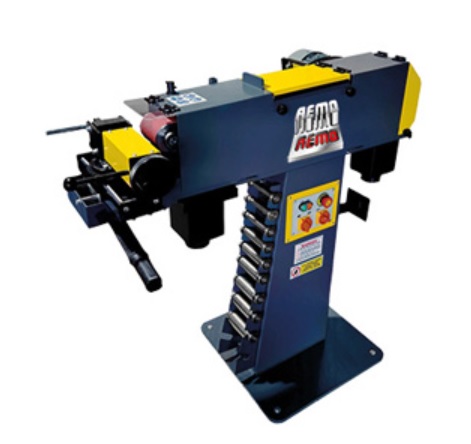 Machine pour le travail du tube