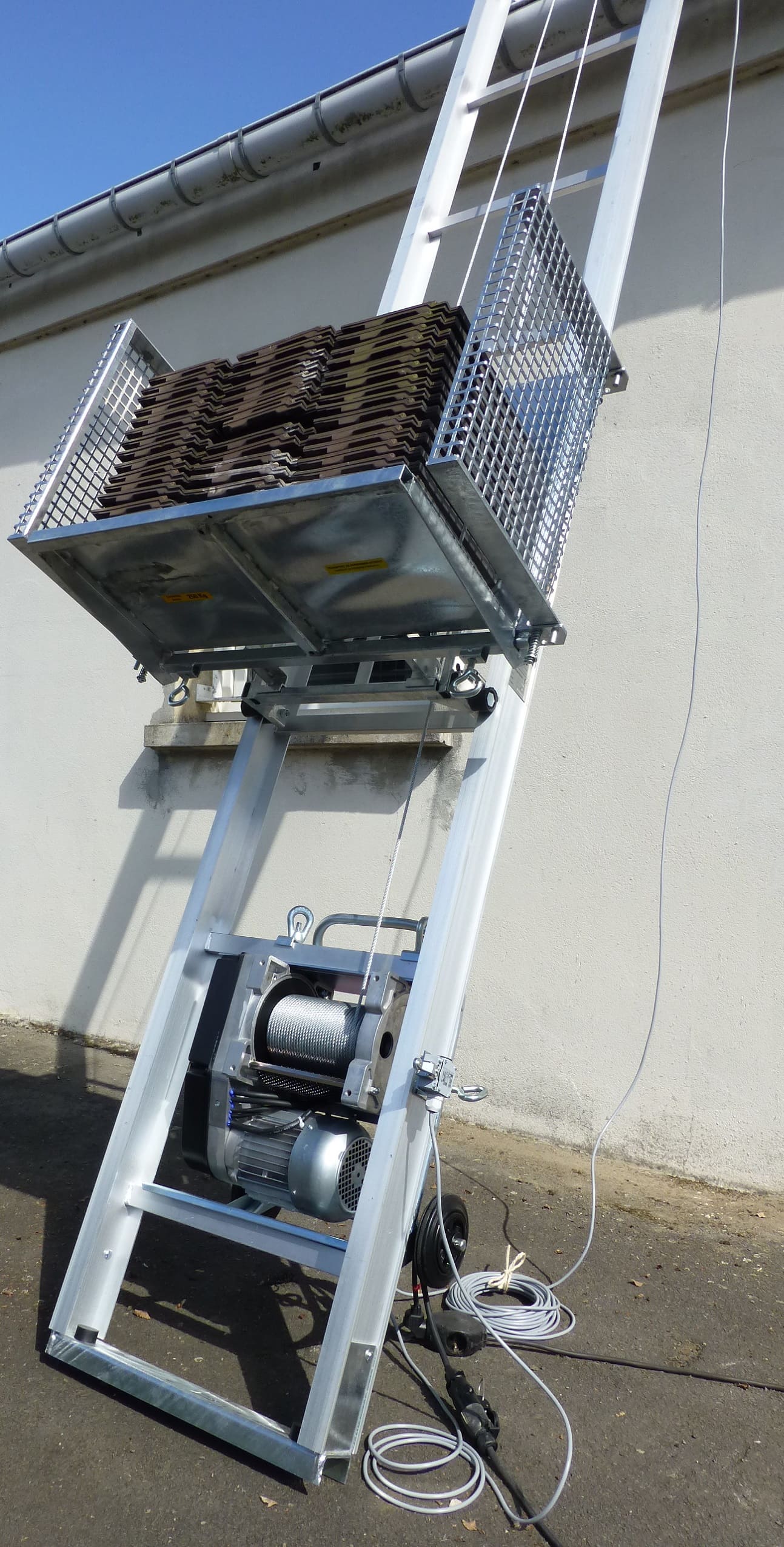  Gagnez en productivité sur vos chantiers avec le TOUTLEV 250 — Le monte-matériaux électrique TELIP qui monte là où vos équipes travaillent 