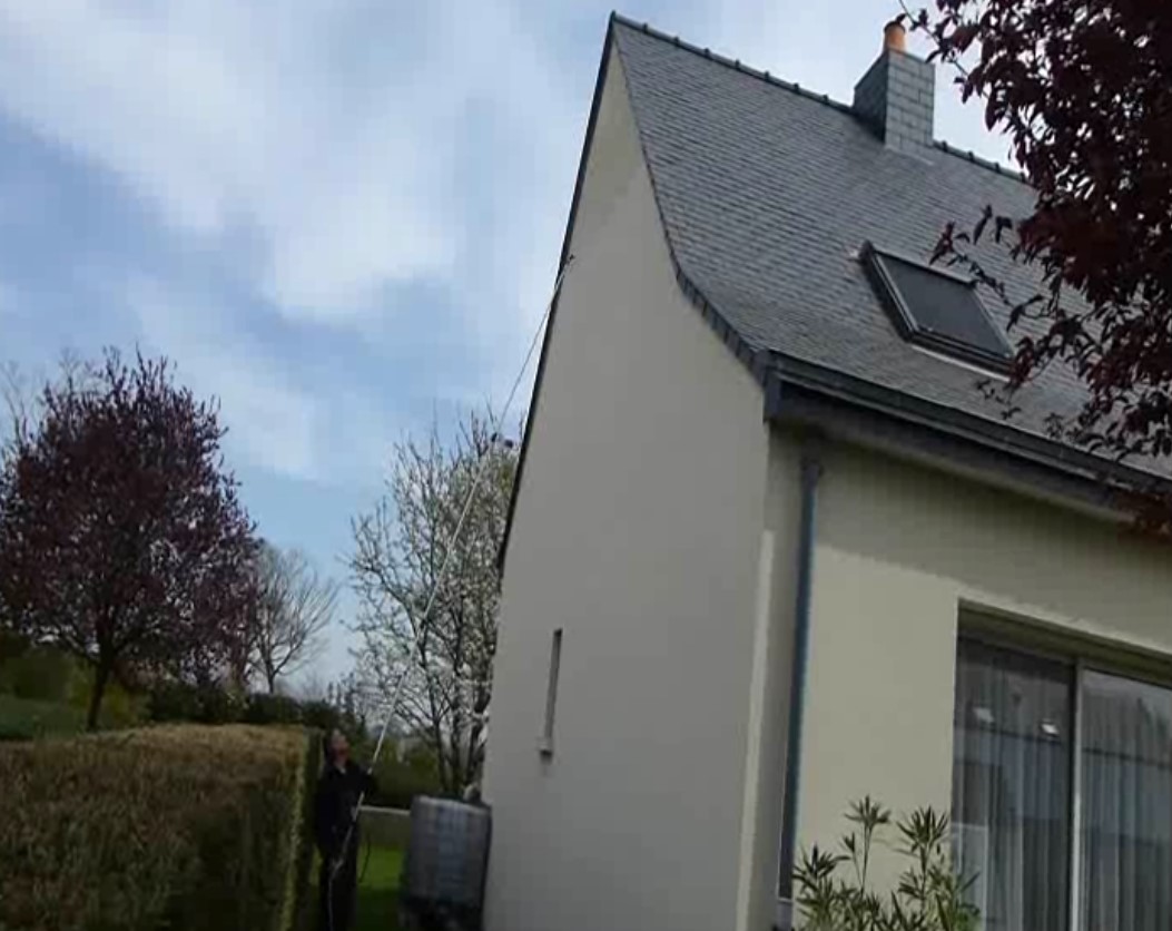  Traitez vos toitures, façades et espaces verts sans effort — Le pulvérisateur électrique TELIP PU1008. 
