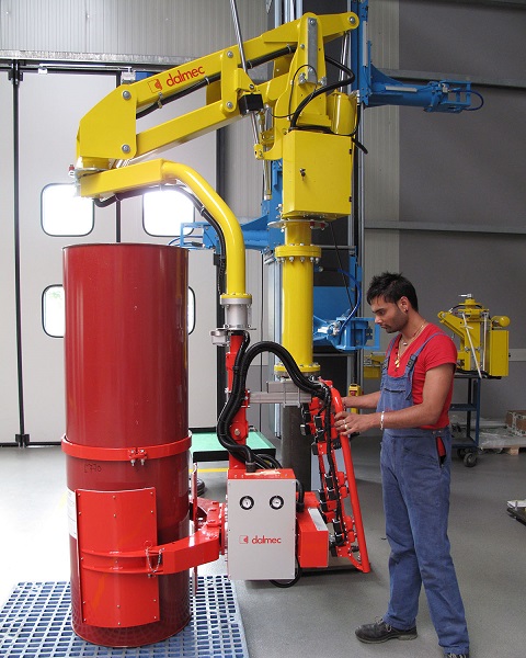 Manipulateur pneumatique pour 2 fûts superposés
