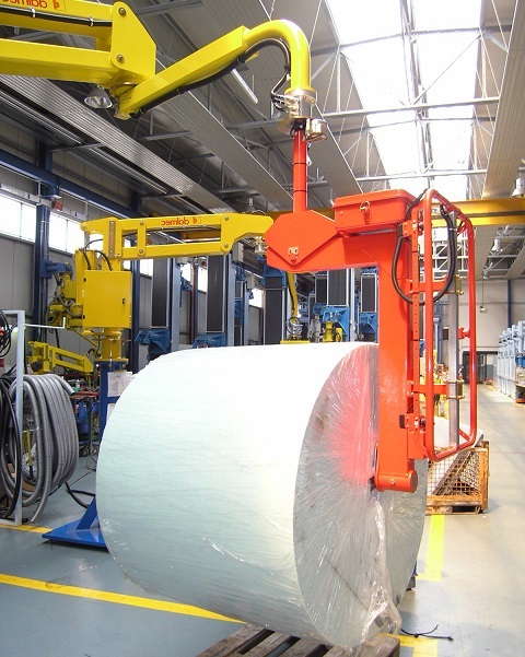 Manipulateur de bobine de papier avec éperon