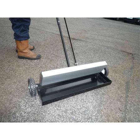 Achat Balayeur magnétique manuel sur roues