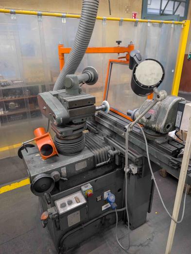 Affûteuse - rectifieuse universelle TACCHELLA d’occasion - GTECH MACHINES OUTILS