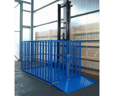 Monte charge hydraulique de marchandises