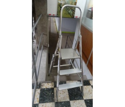 Achat Escabeau escalier pliant à garde corps repliable Réf. 19104PDN