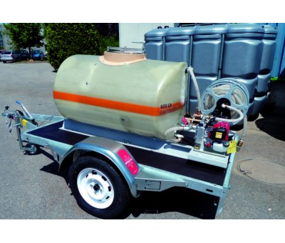 Ensemble cuve polyester et motopompe sur remorque pour arrosage