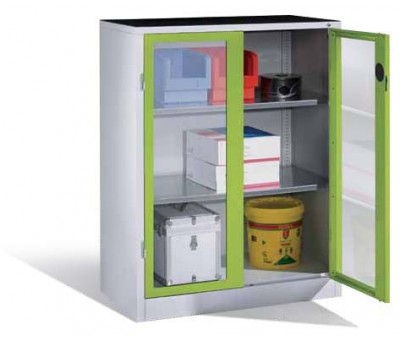 Armoire basse à portes vitrées battantes