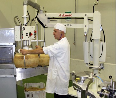 Manipulateur préhenseur pour meule de fromage
