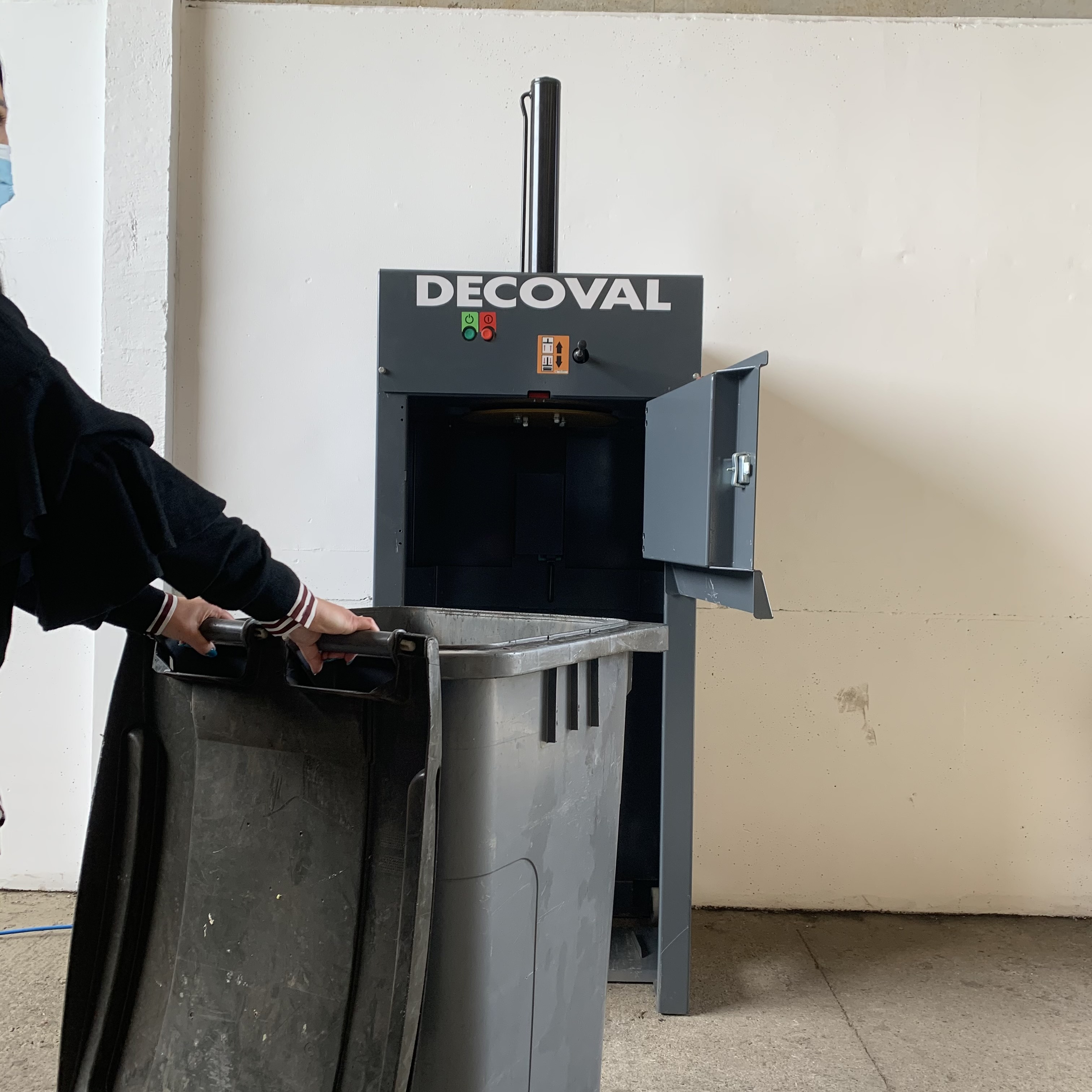 Tasseur de poubelle - Compacteur de poubelle - Réduction déchets 1000L