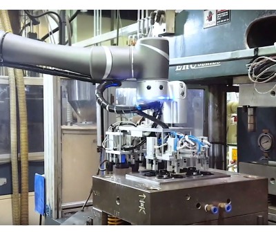 Cobot de chargement déchargement machine