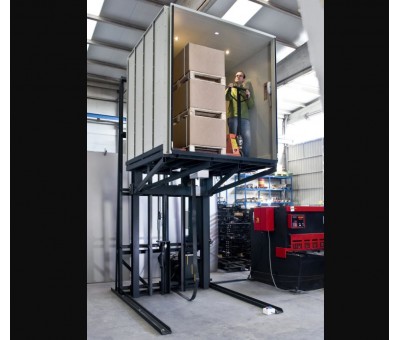 Monte charge accompagné hydraulique
