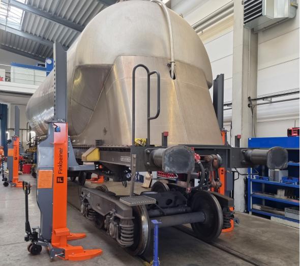 Vente Colonne de levage pour véhicule ferroviaire wagon motrice - wireless (FINKBEINER FRANCE)