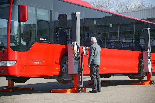 Colonnes de levage mobiles pour bus autocar toutes dimensions - FINKBEINER FRANCE