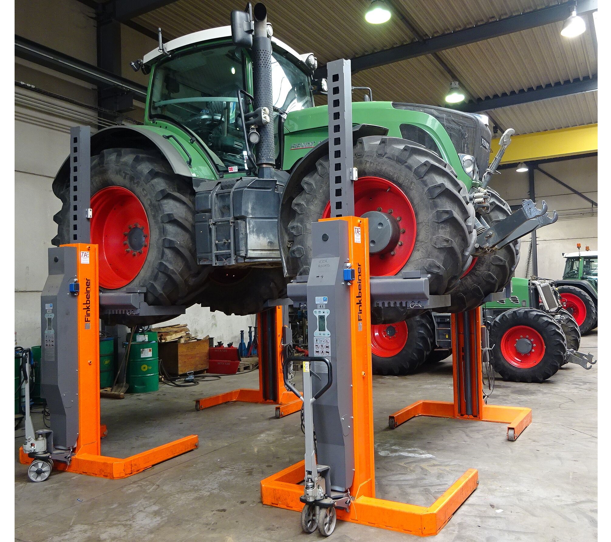 Colonnes de levage pour entretien de tracteur agricole